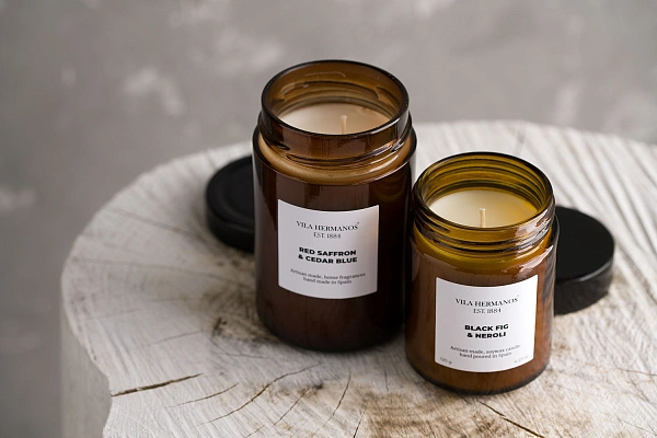 Apothecary свеча red saffron and cedar blue 150г
